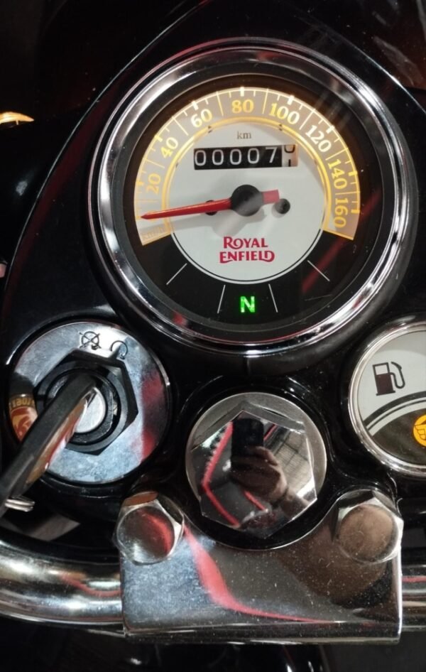ROYAL ENFIELD CLASSIC 500 2018 - Image 8