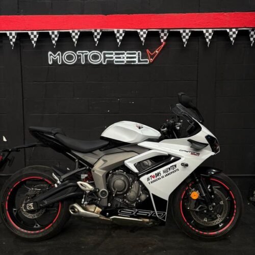 TRIUMPH DAYTONA 660