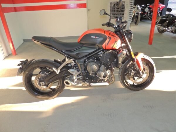 TRIUMPH TRIDENT 660  2023