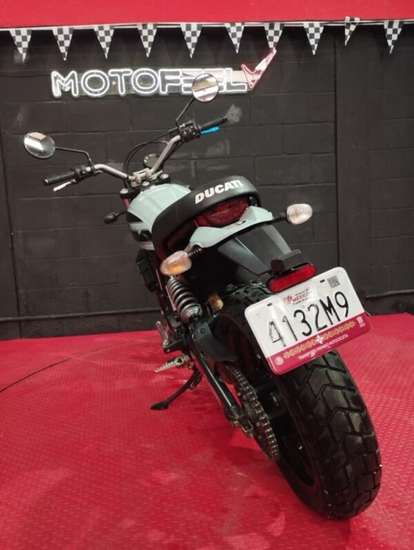 DUCATI SIXTY2 2017 - Image 6