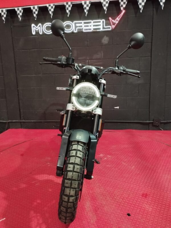 HUSQVARNA SVARTPILEN 401 2020 - Image 3