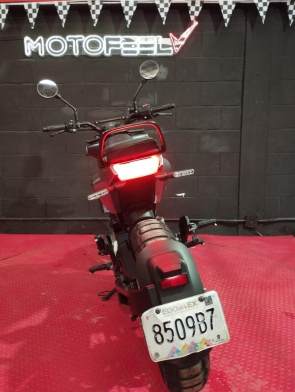 HUSQVARNA SVARTPILEN 401 2020 - Image 6