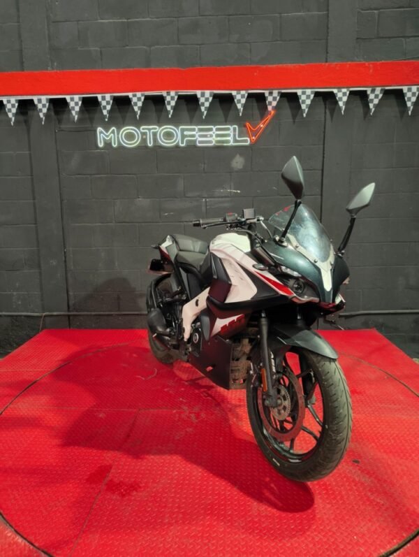 BAJAJ RS 200  2023 - Image 2