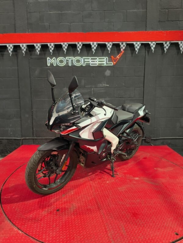 BAJAJ RS 200  2023 - Image 4