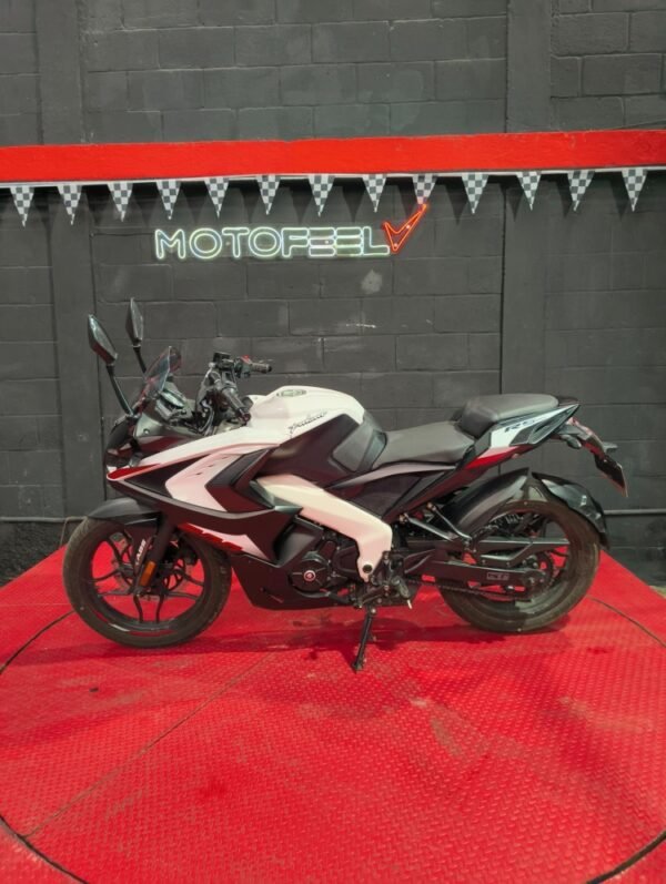 BAJAJ RS 200  2023 - Image 5