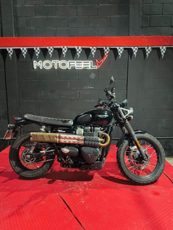 TRIUMPH STREET SCRAMBLER 900