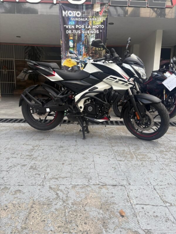 BAJAJ PULSAR NS 200 2023