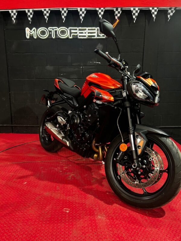 TRIUMPH STREET TRIPLE R 2025 - Image 2