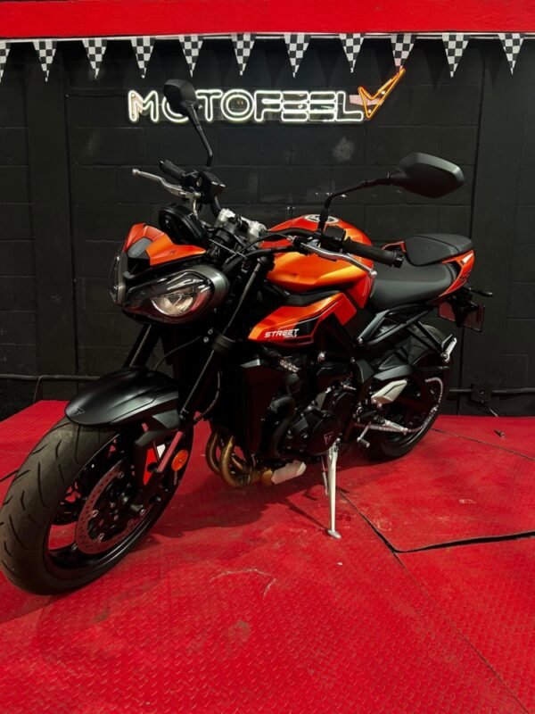 TRIUMPH STREET TRIPLE R 2025 - Image 4