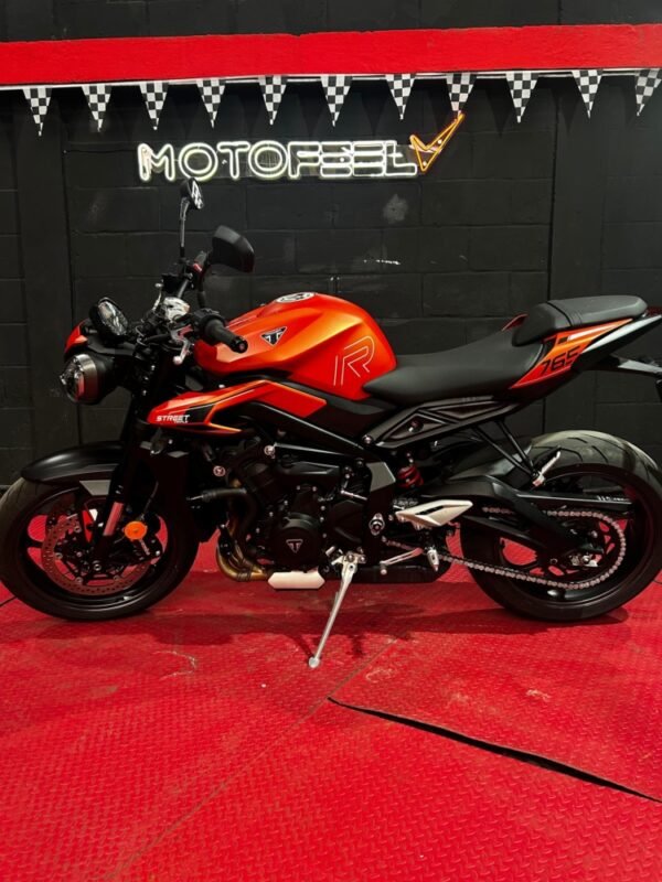 TRIUMPH STREET TRIPLE R 2025 - Image 5