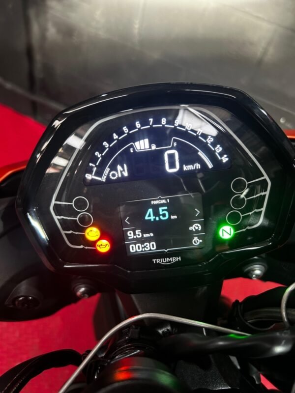 TRIUMPH STREET TRIPLE R 2025 - Image 7