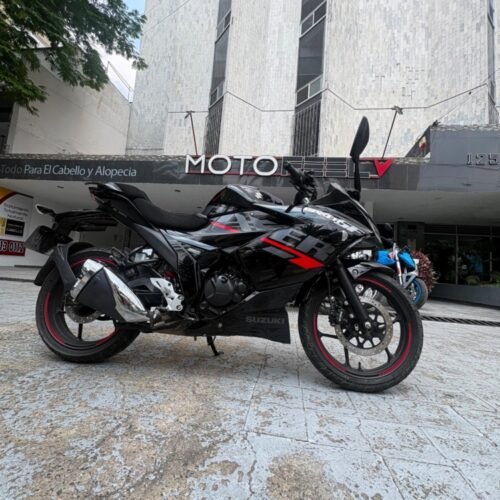 motosF SUZUKI GIXXERSF F SUZUKI GIXXERSF F jpg